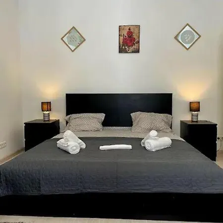 The Perfect Location Studio! Apartament